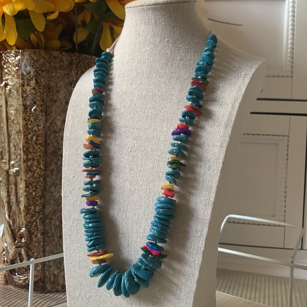 turquoise flat bead/seashell necklace